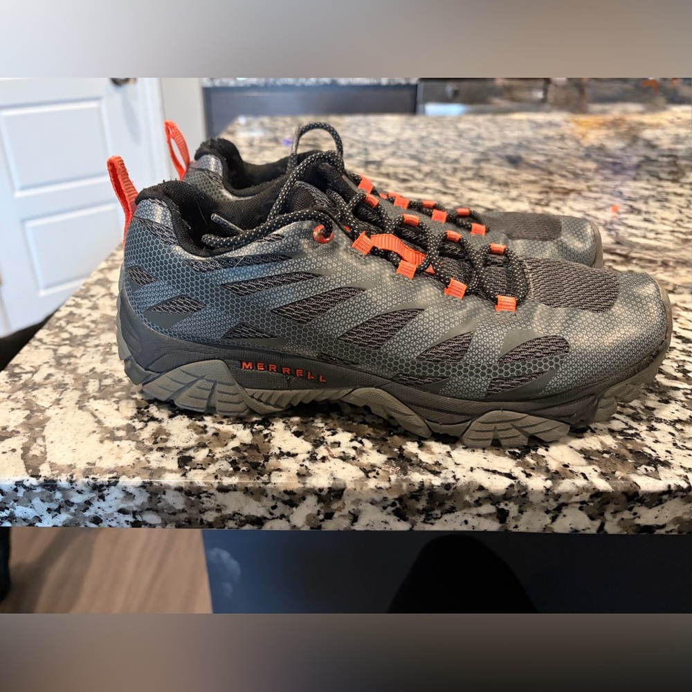 EUC Merrell Moab Edge 2 Shoes size 8.5 Wide